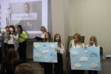 Inscenizacja z udziałem uczniów wieluńskich szkół w Bibliotece Miejskiej - dotyczyła Nagrody Nobla